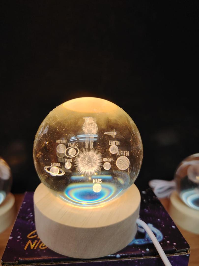 Lámpara Crystal Night | Esfera Decorativa 3D con Luz LED