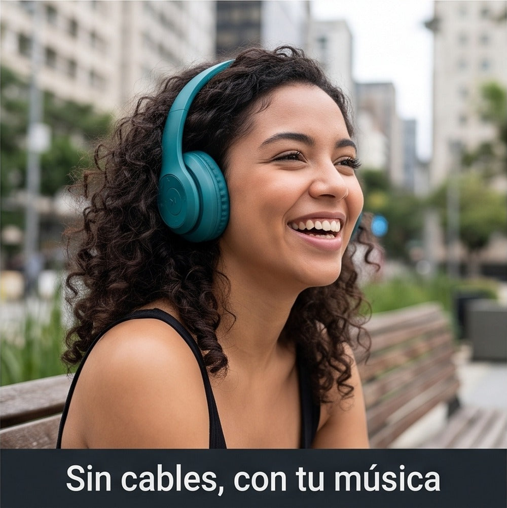 Chica usando los audífonos BK-225 verde agua
