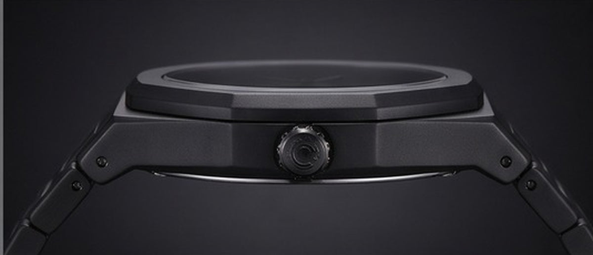 Reloj negro mate de policarbonato liso: vista lateral